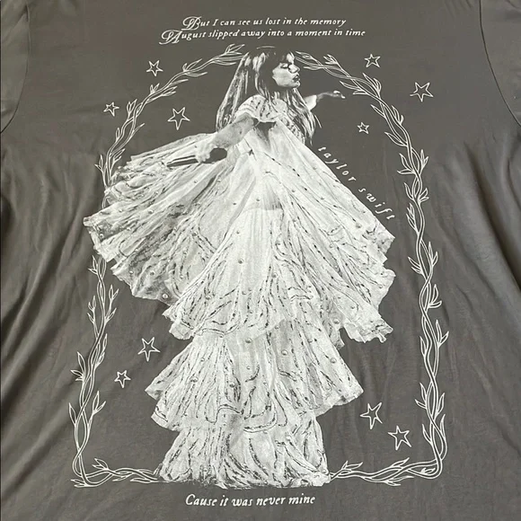 Taylor Swift Gray Graphic T-Shirt - Picture 2 of 4